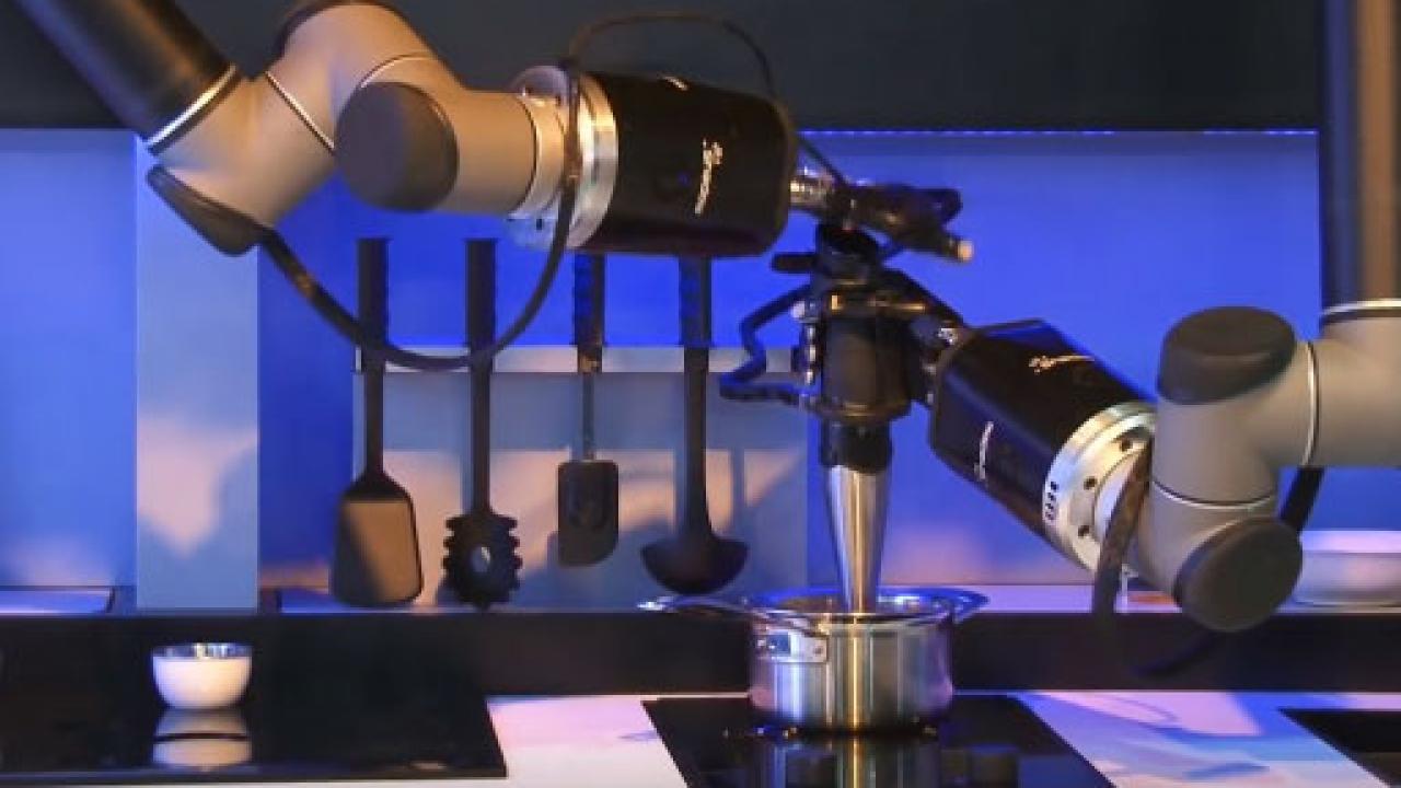 Moley Robotic Kitchen Cooking Steak - Robotic Gizmos