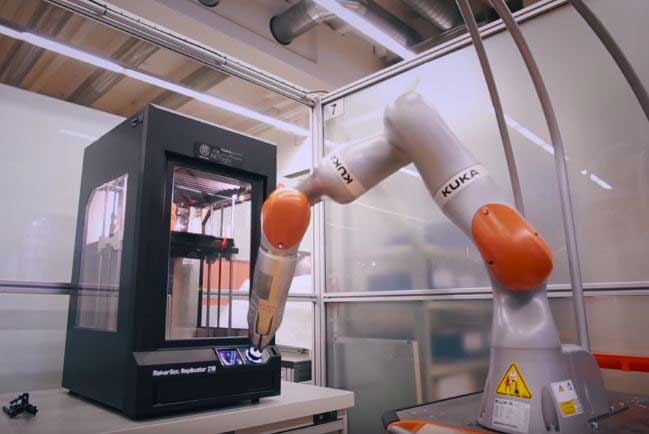 KUKA Robots Tending MakerBot 3D Printers - Robotic Gizmos